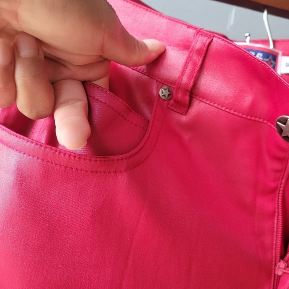 RARE BODYWAVES Women's Red Pants Faux Leather Size 5 Rise 9.5" - Picture 7 of 9